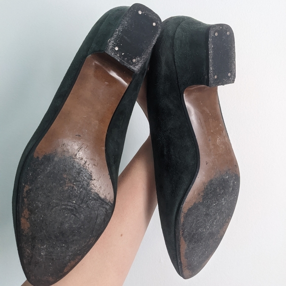 ✨  any 2 items for $20 ✨ Vintage Forest Green suede pumps - Picture 3 of 4